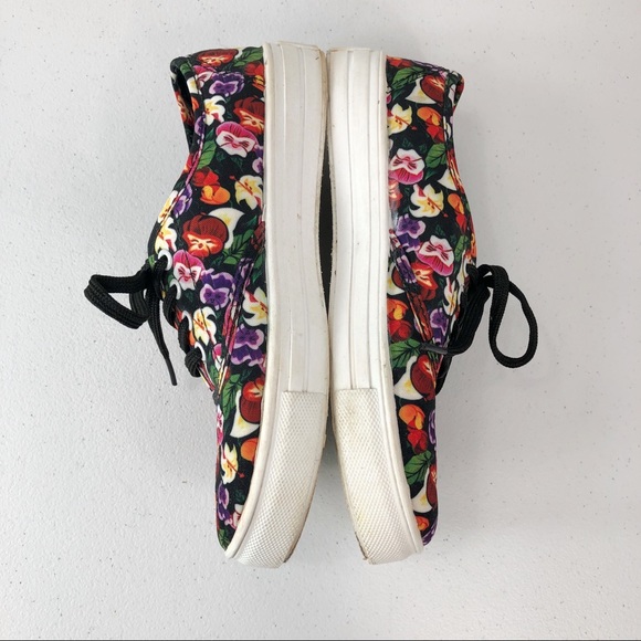 Disney Alice in Wonderland sneakers size 6 - Picture 3 of 8